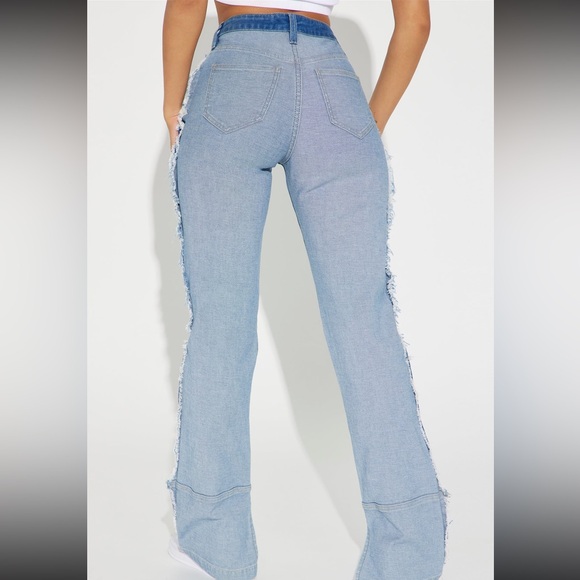 Fashion nova jeans. Never worn. Size 3 - Picture 2 of 3